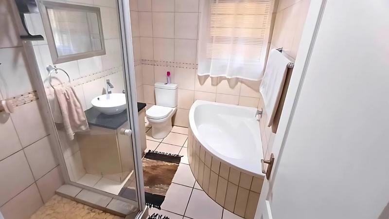 4 Bedroom Property for Sale in Monte Christo Western Cape